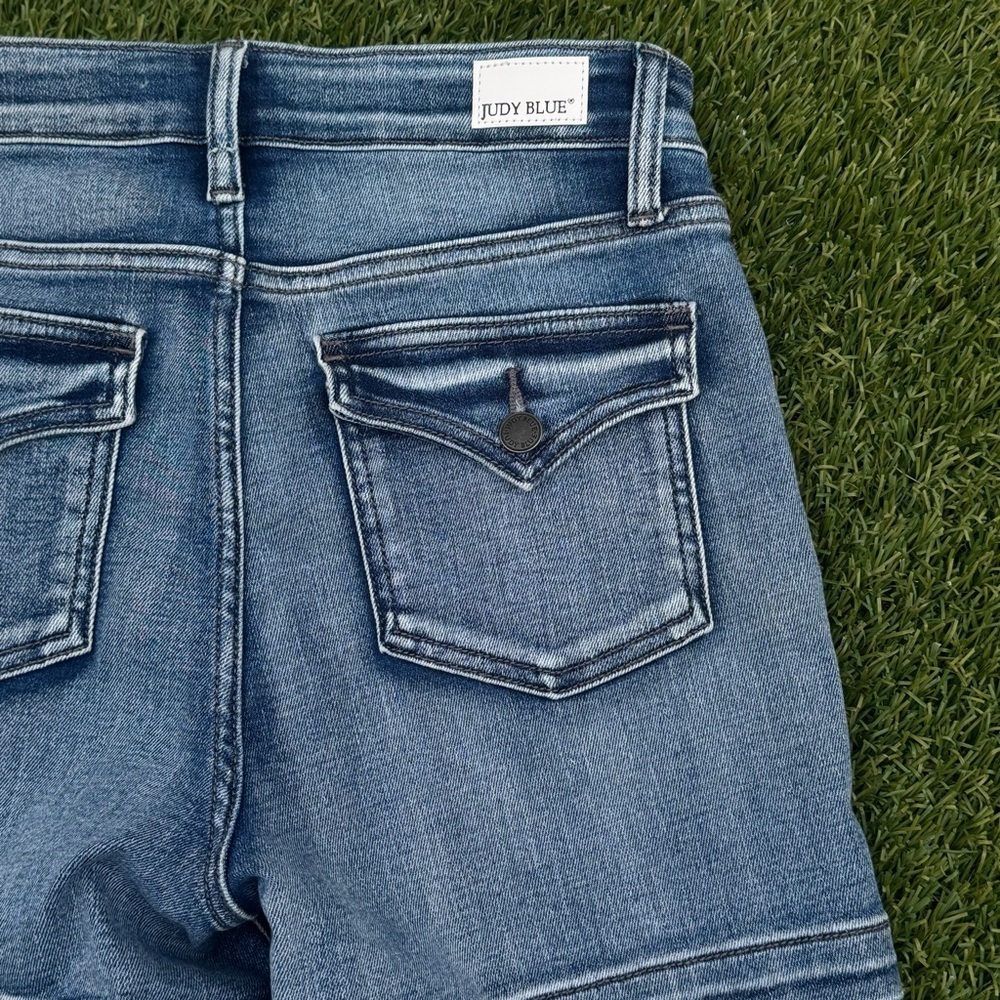 Judy Blue Mid-rise Heavy Contrast Flap Pockets Shorts - Picture 12 of 12